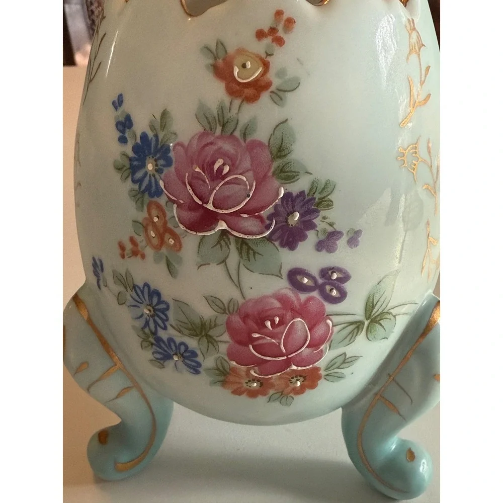 Vintage Porcelain Egg Footed Vase Blue Floral Gold Gilt Cracked Rim‎ 73010 5.5in